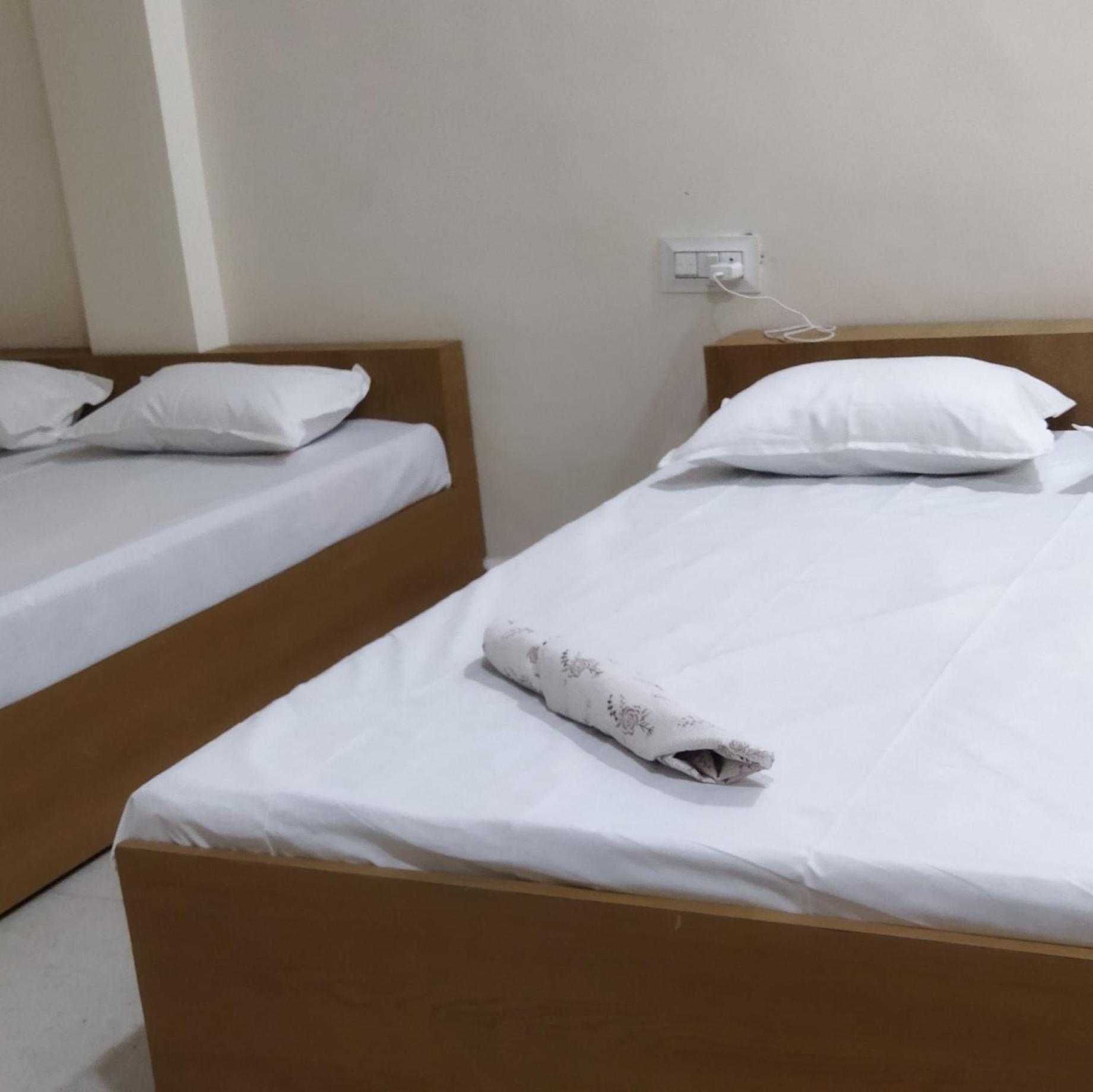 Shree Gajlaxmi Hotel Walking Distance From Mahakaleswar اوجاين المظهر الخارجي الصورة